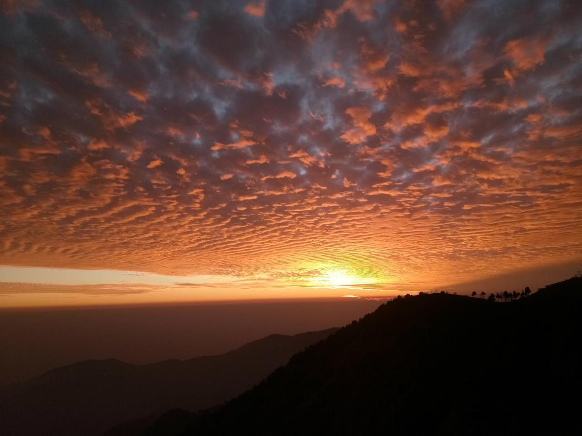 In Apple Estate Kanatal Exterior foto