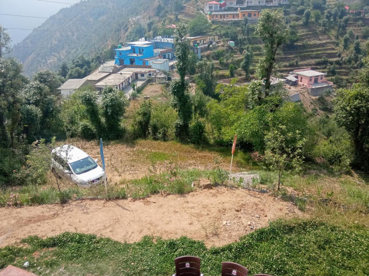 In Apple Estate Kanatal Exterior foto